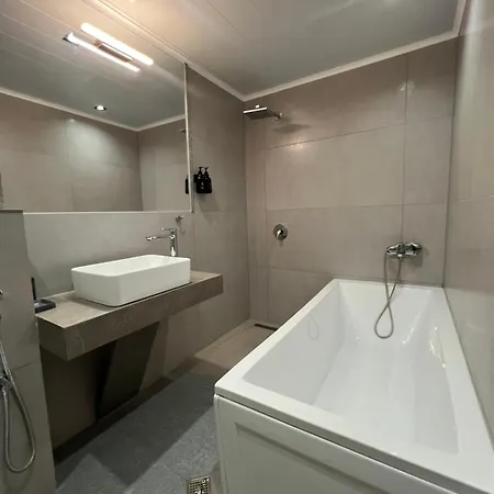 Stillaterm 米内拉尔尼巴尼